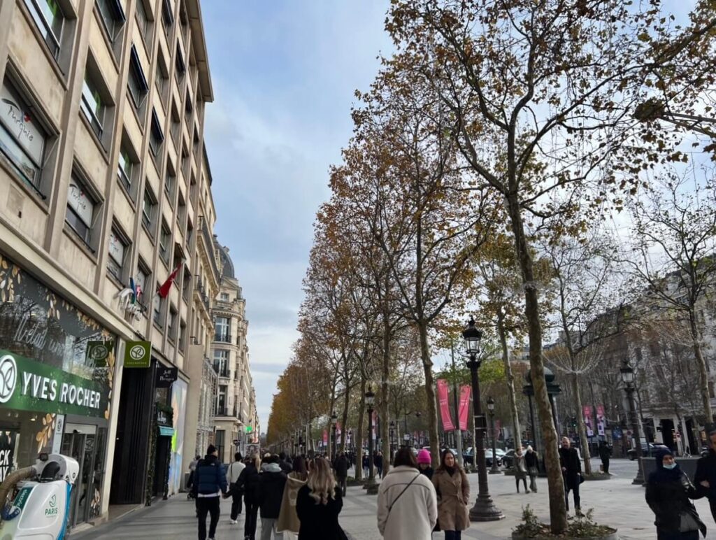 Champs Elysees, a must for any paris itinerary 5 days