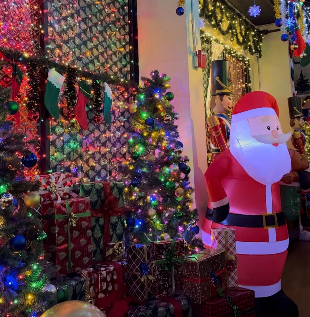 Holly jolly bar in boston